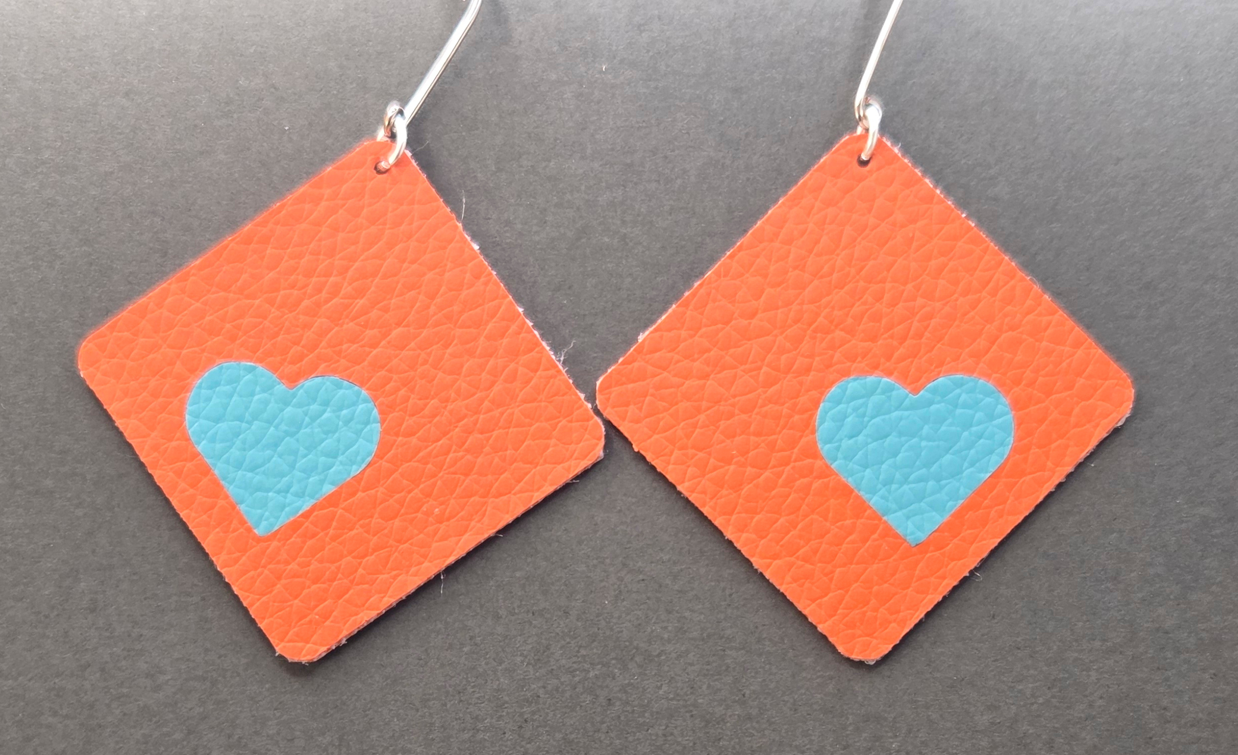 Faux leather earrings squares with hearts