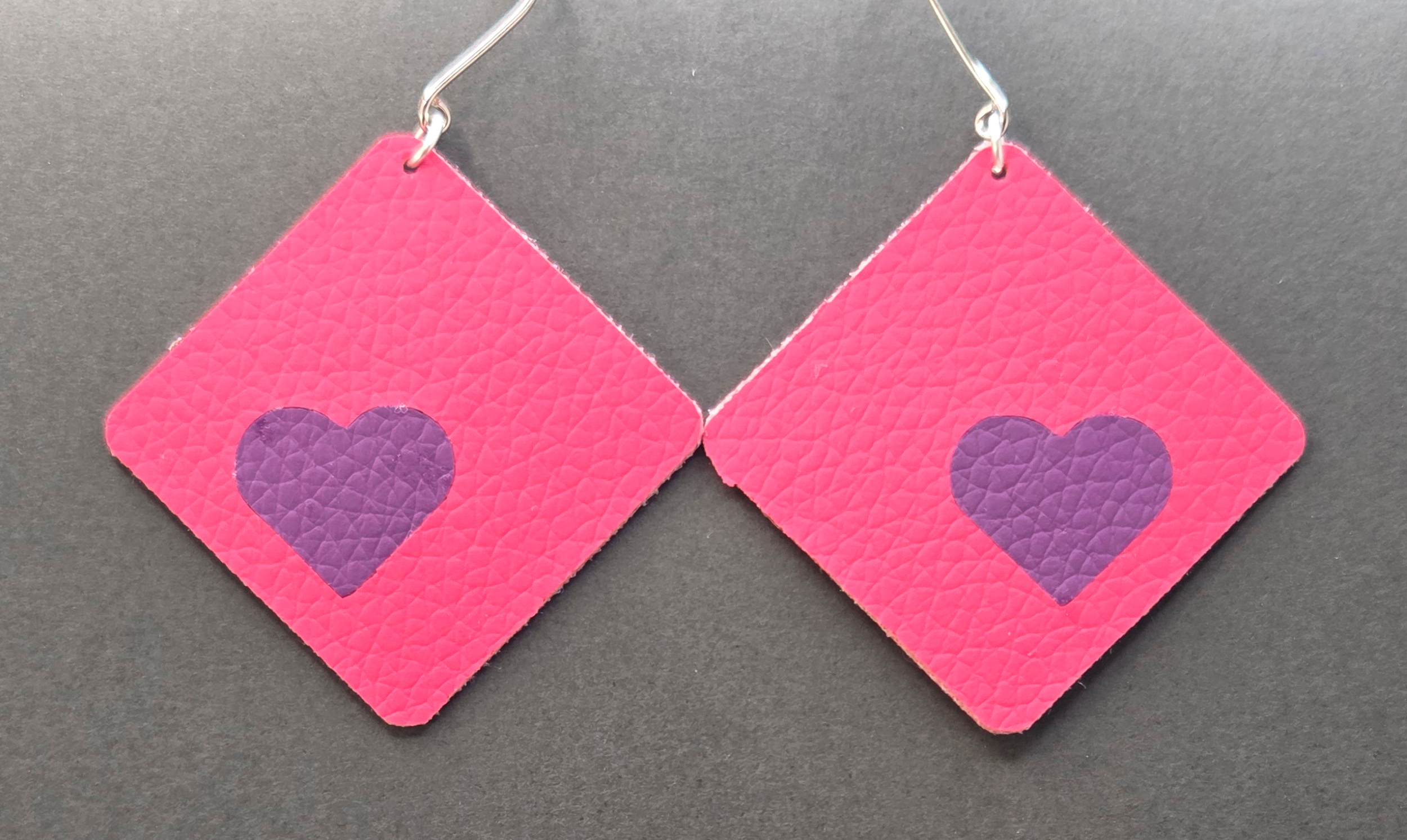 Faux leather earrings squares with hearts